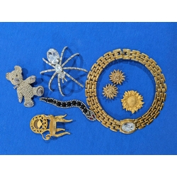 Examples of costume jewellery DD_